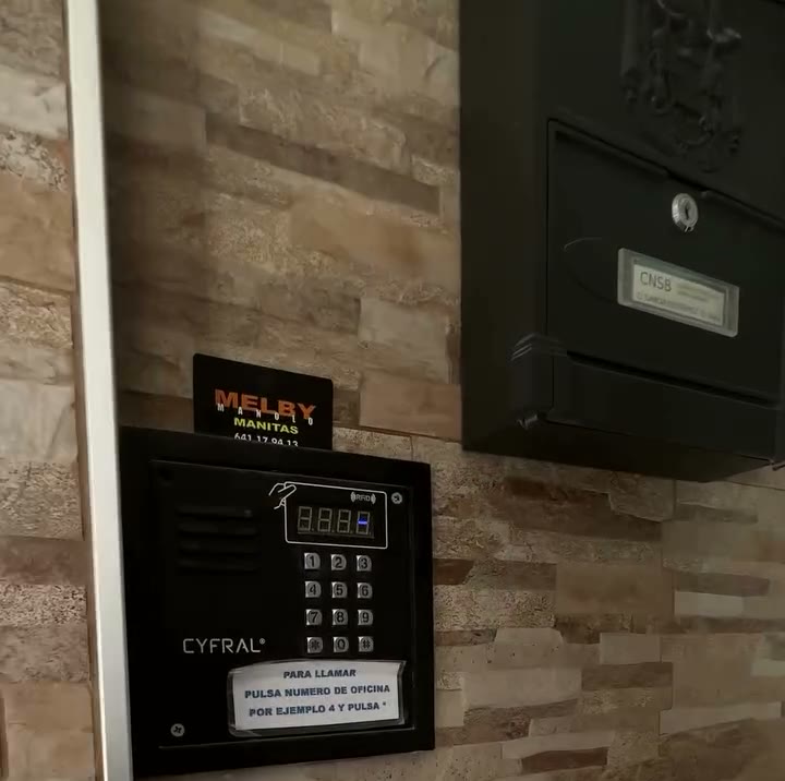 En el portero, marca 1*